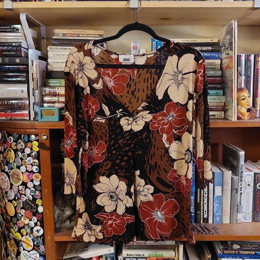 Y2K brown and red floral blouse has some stretch.
